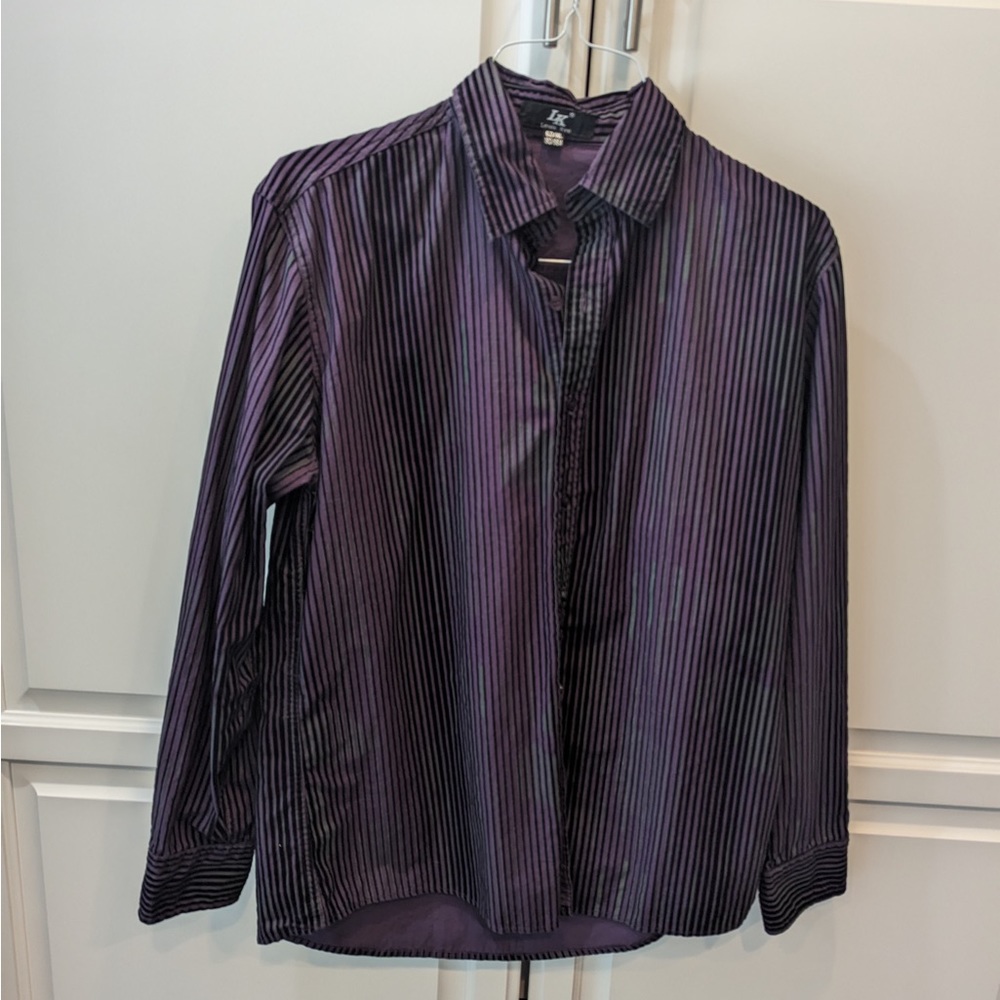 Long sleeve men shirt, no iron needed.  Nice color, business or casual